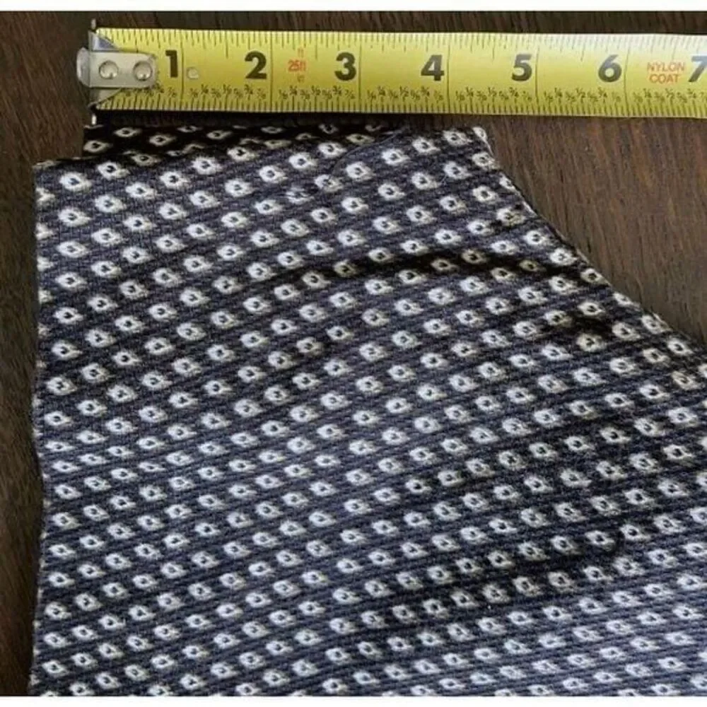 Cartonnier Black & White Geometric Print Button-Accent Shorts - Picture 8 of 10